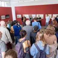 Expoziția „I-auzi corbii”