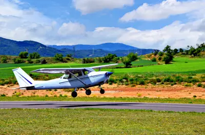 De ce sa alegi un zbor cu avionul in Brasov?