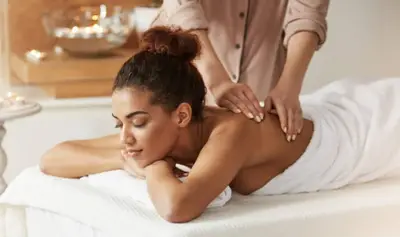 Cum îți creezi acasă un ritual simplu de relaxare după o zi aglomerată: sfaturi de la specialiștii Fiziolife Medica