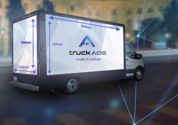 Eficiența publicității outdoor: camionul LED vs. panourile video publicitare