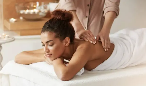Cum îți creezi acasă un ritual simplu de relaxare după o zi aglomerată: sfaturi de la specialiștii Fiziolife Medica